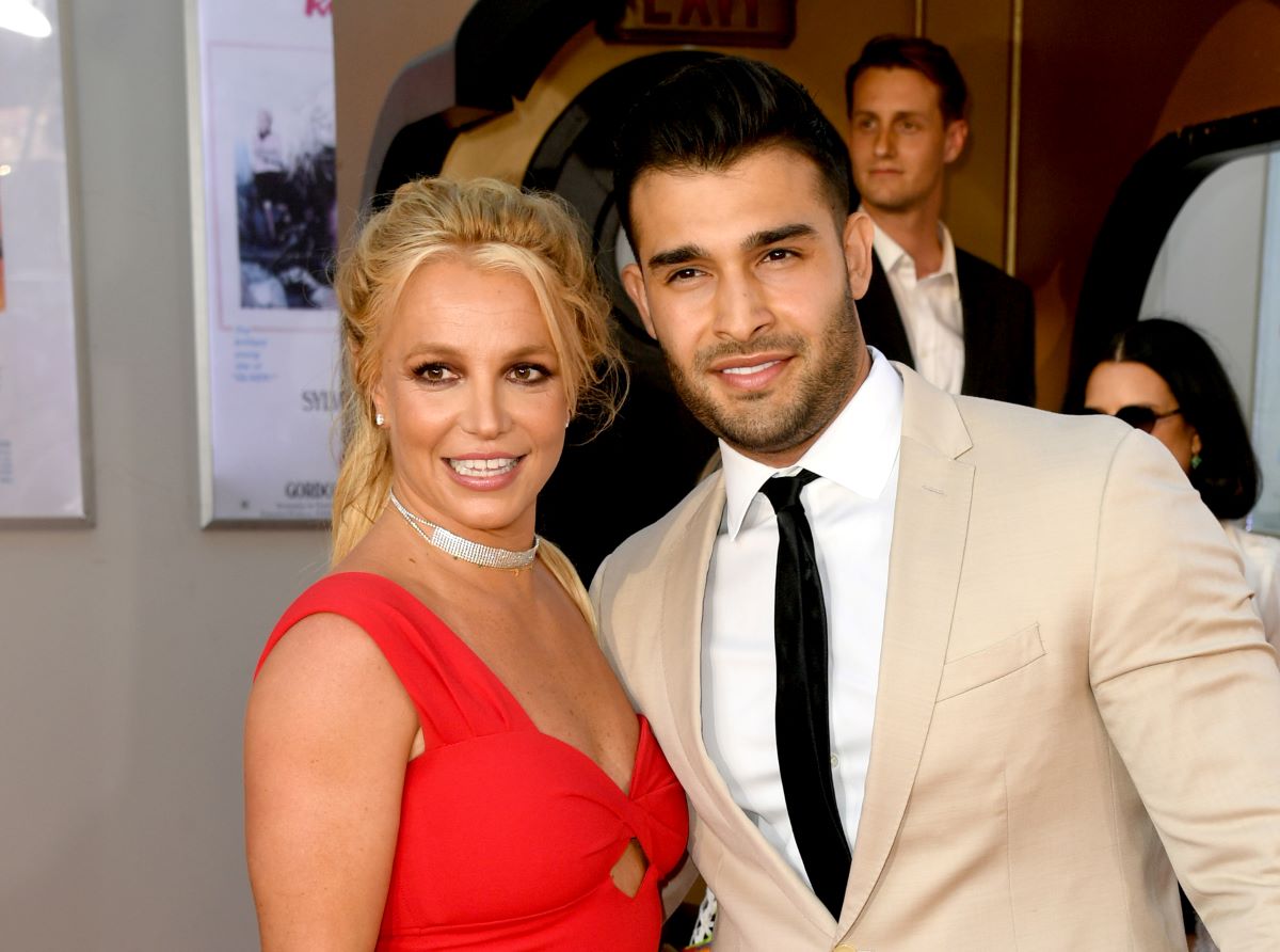 Britney Spears 'Freund Sam Asghari spricht über Kontroversen und sagt, er freue sich auf eine "normale, erstaunliche Zukunft"