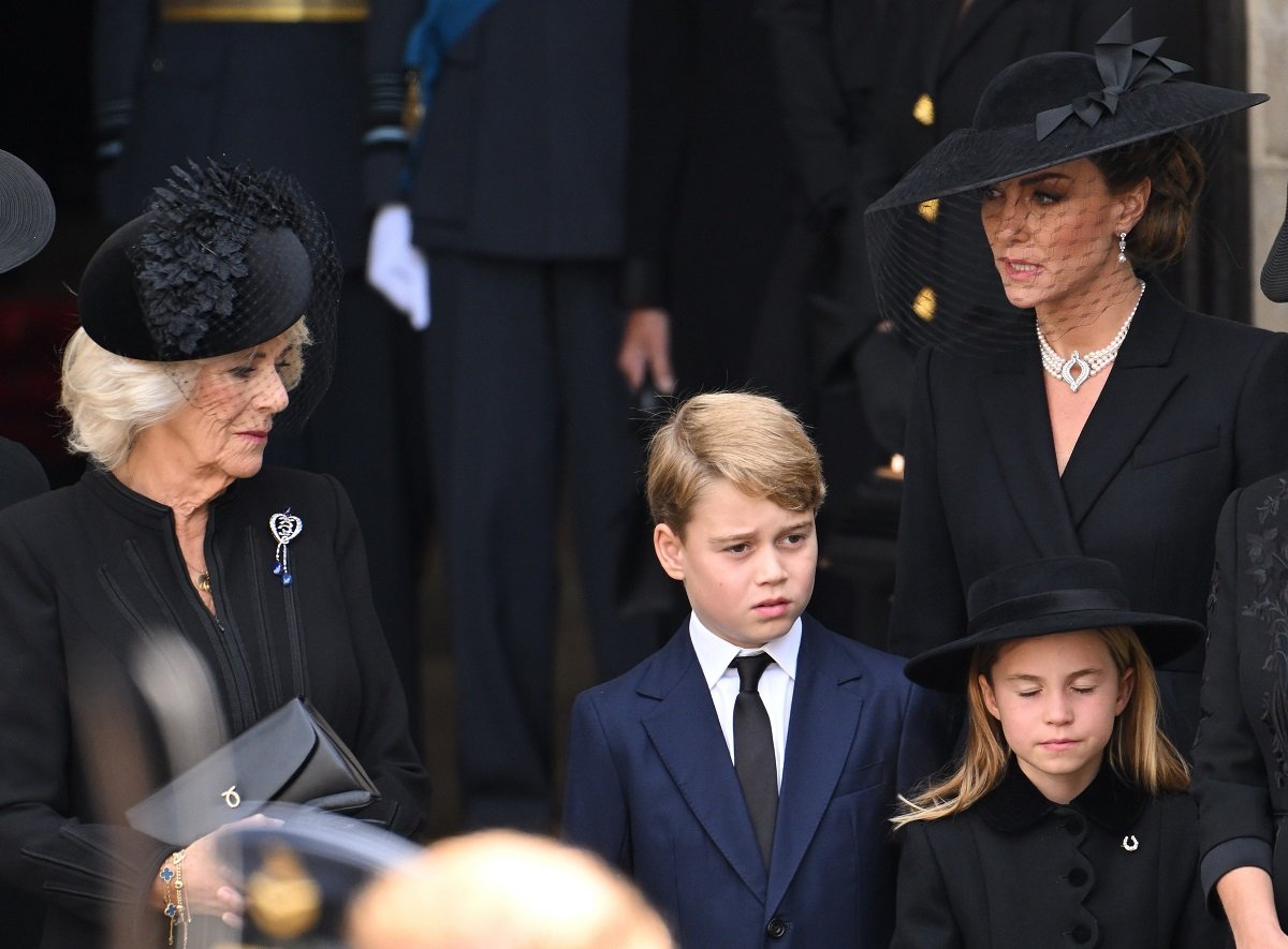 Camilla Parker Bowles repreendeu Kate Middleton pelo comportamento da princesa Charlotte no funeral da rainha Elizabeth II