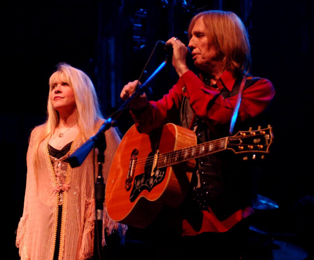 Tom Petty는 그녀의 노래 중 하나를 훔쳐 Stevie Nicks에 돌아 왔습니다.