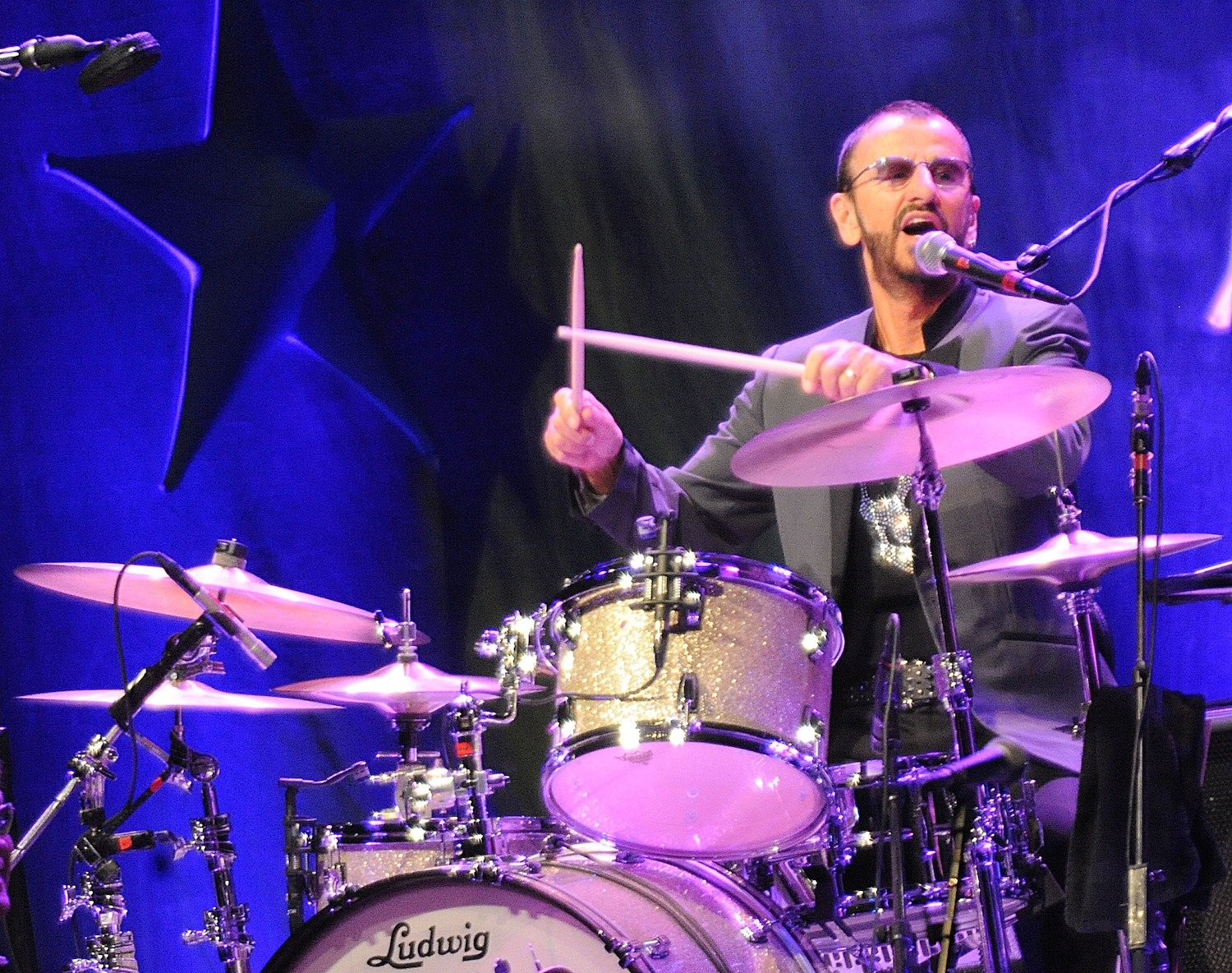 Ringo Starr dice que nunca practica tocar la batería, 'simplemente me lo paso genial'