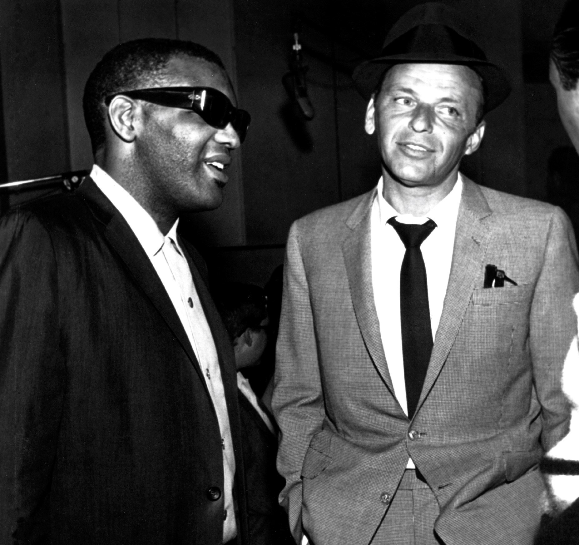 Frank Sinatra는 Ray Charles가 'That 's Life'를 부르는 것을 1st로 막았습니다.