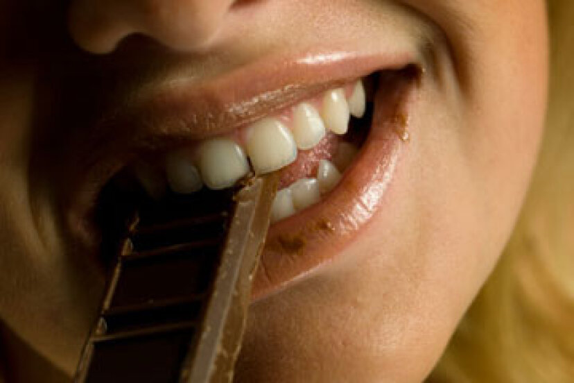 Dunkle Schokolade ist wirklich gut für deine Zähne!