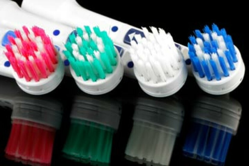 ¿Un cepillo de dientes duro destruye el esmalte?