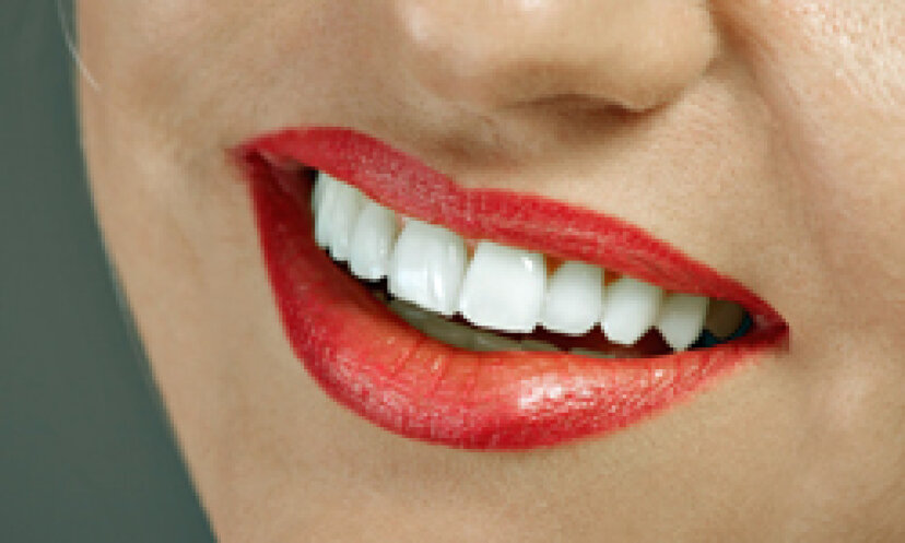 5 Dinge, die Sie über die Zahnaufhellung zu Hause wissen sollten