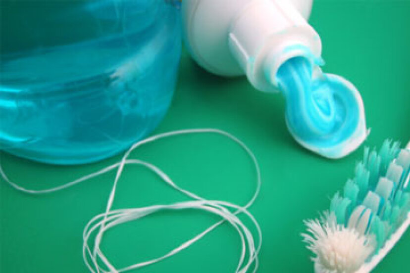 Können Sie Zahnpasta und Mundwasser mit Fluorid verwenden?