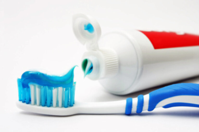 ¿Todo el mundo debería usar pasta dental con flúor?