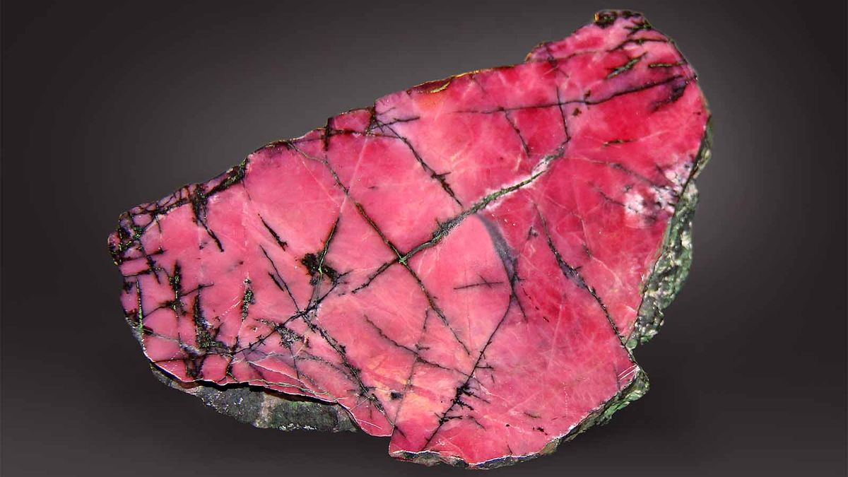 Rodonite: un minerale d'amore, rose e aquile