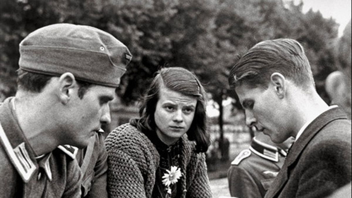 히틀러에게 도전한 학생 소피 숄의 감동적이고 비극적인 이야기