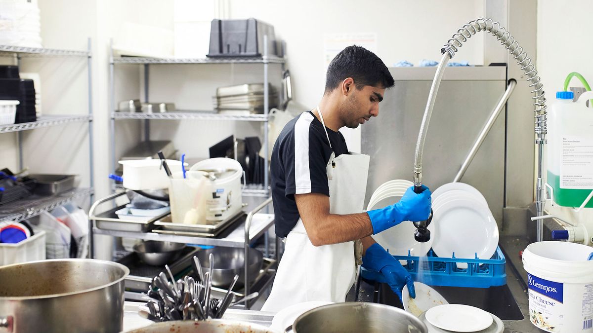 Würde ein Restaurant Sie wirklich dazu bringen, Geschirr zu spülen, wenn Sie die Rechnung nicht bezahlen können?