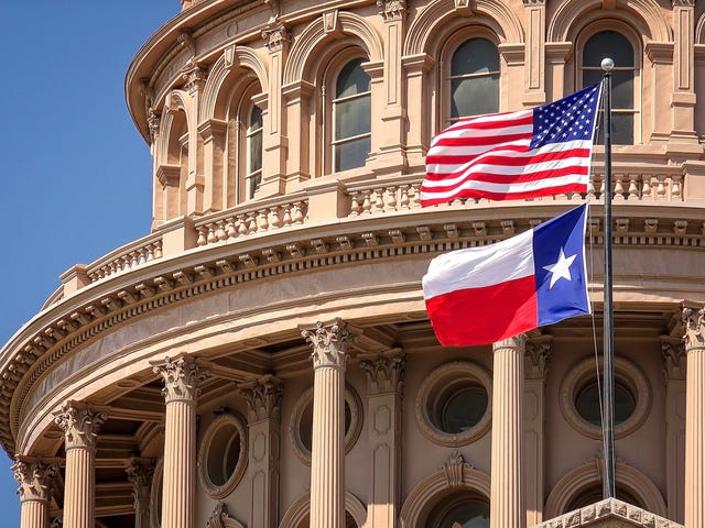 Thượng viện Texas thông qua Dự luật xóa bỏ các bài học bắt buộc về các phong trào dân quyền khỏi các chương trình giảng dạy của trường công lập