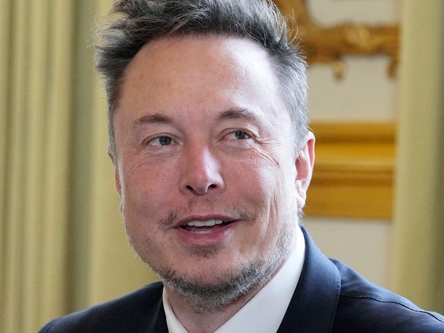 Elon Musk lanza otra empresa emergente de inteligencia artificial, xAI, en su último intento por mantenerse relevante