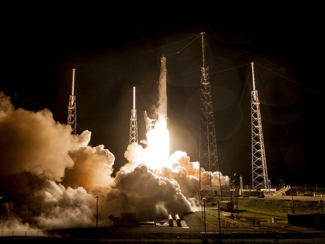 Смотрите в прямом эфире, как SpaceX предпринимает 29-ю миссию по доставке грузов на МКС