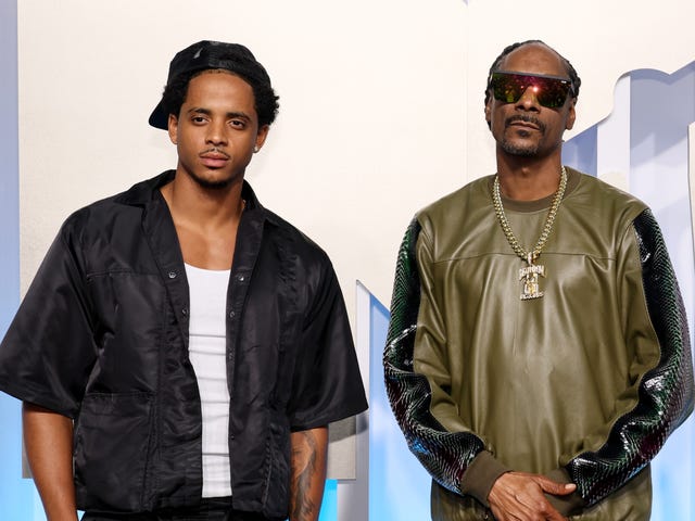 Snoop Dogg y su hijo planean crear 'acceso y oportunidades' para los jugadores negros