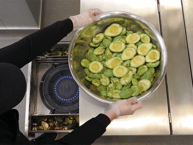 İzleyin: Chipotle'ın Yeni Mutfak Robotu 25 lbs Avokadoyu Bir İnsanın Aldığı Sürenin Yarısında Soyup Çekirdeklerini Çıkarabilir