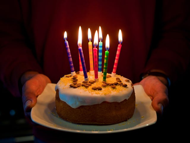 Velas, deseos y la historia detrás de nuestras tradiciones de pasteles de cumpleaños