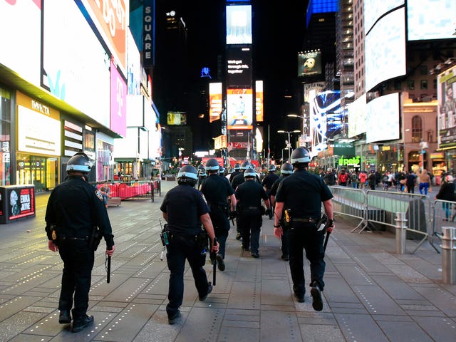 New York Melegalkan Gulma dalam Pemberantasan terhadap Epidemi Polisi Rasis