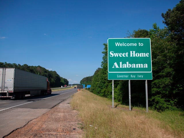 "Ein gefährliches Glücksspiel": Kay Ivey, Gouverneur von Alabama, weigert sich, "Shelter-in-Place" für die Bewohner zu bestellen, wodurch schwarze Alabamanen besonders gefährdet sind