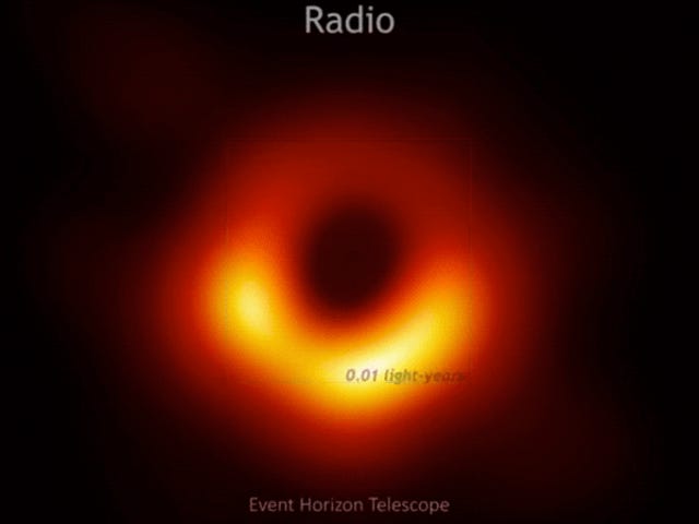 Nowe wideo stawia kultowy obraz czarnej dziury w kosmicznym kontekście