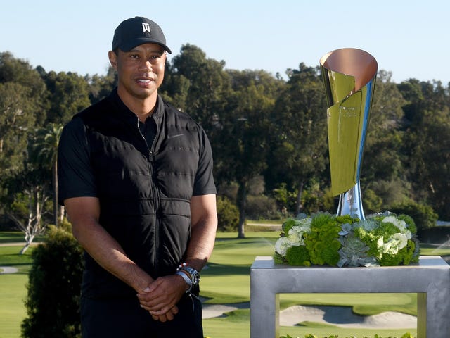 Tiger Woods, agora em casa se recuperando, assina contrato de longo prazo com 2K