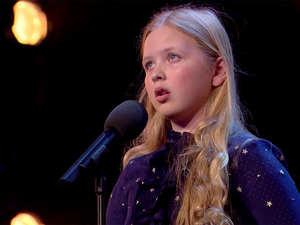 12 साल की शर्मीली लड़की का ब्रिटेन के गॉट टैलेंट पर 'डिफाइंग ग्रेविटी' का प्रदर्शन आपको हैरान कर देगा