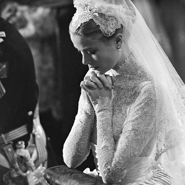 क्यों राजकुमारी ग्रेस की शानदार शादी टियारा वास्तव में एक तिआरा नहीं थी?