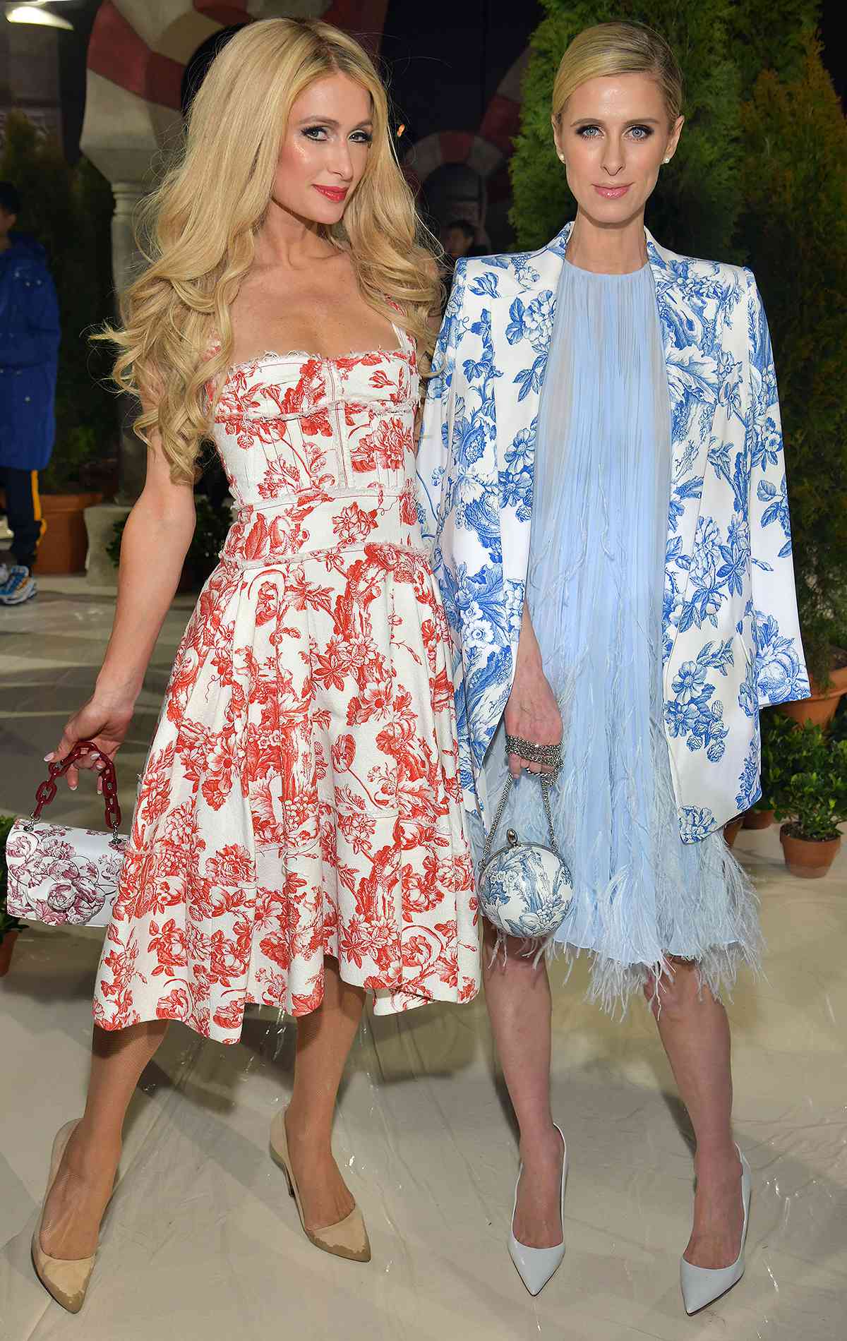 Paris Hilton promet à sa sœur Nicky qu'elle n'obtiendra pas de bronzage en spray avant son mariage avec Carter Reum