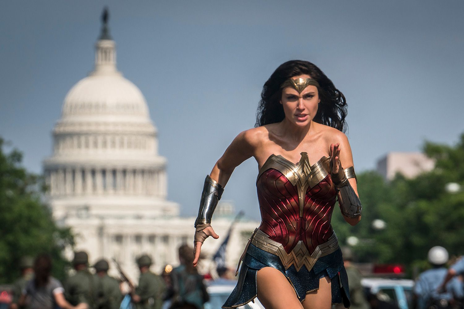 Gal Gadot เรียกจี้สามีและลูกสาวของเธอใน Wonder Woman 1984 ว่าเป็น 'ของที่ระลึกที่น่าอัศจรรย์'