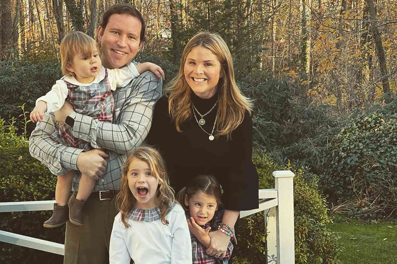 Türkiye Tots! Jenna Bush Hager, Kocası Henry ve 3 Çocukları ile Şükran Günü'nde Yüzükler