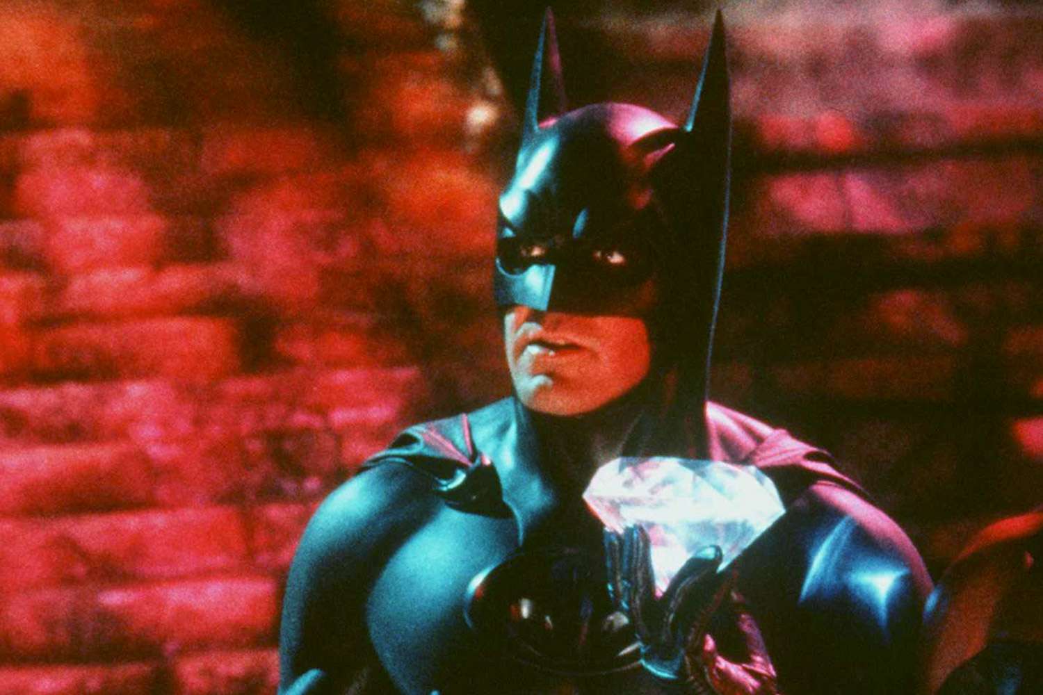 ジョージ・クルーニーはバットマンとしての彼のスティントを振り返ります：