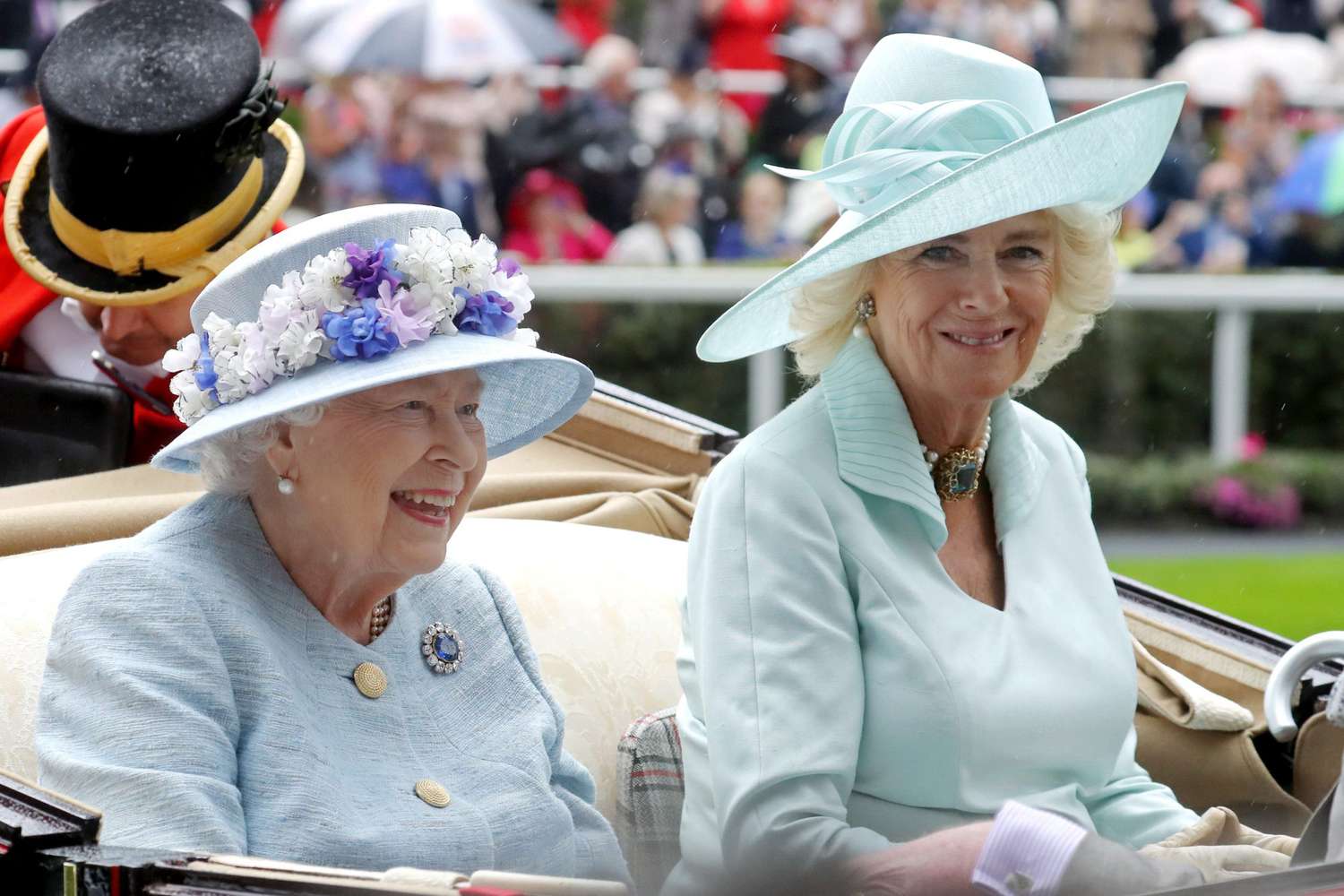 Camilla, der Sohn der Herzogin von Cornwall, sagt, es sei "nicht entschieden worden", ob sie "Königin" genannt wird.