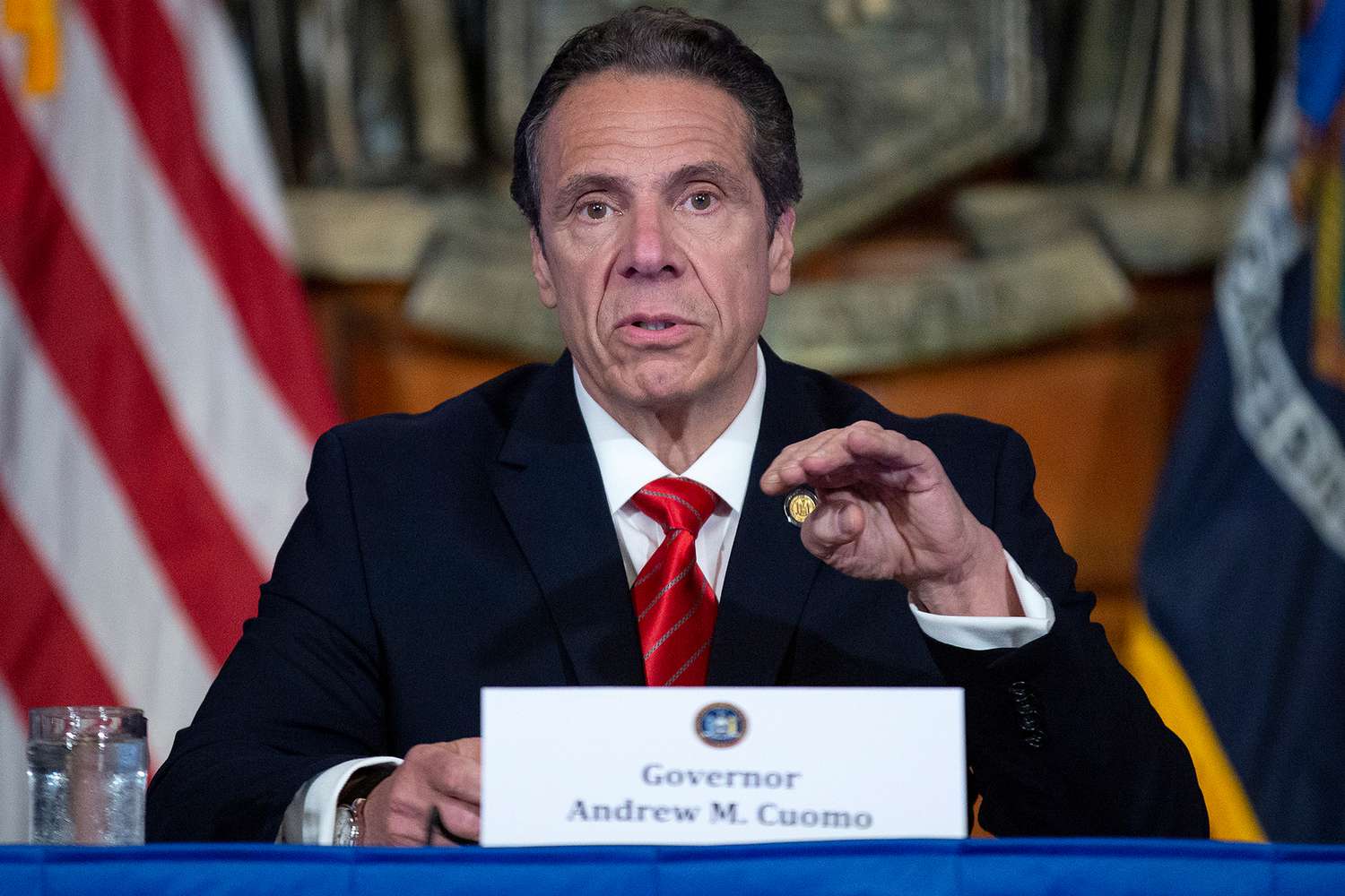 O governador de Nova York, Andrew Cuomo, renuncia: 'Deixe o governo voltar a governar'
