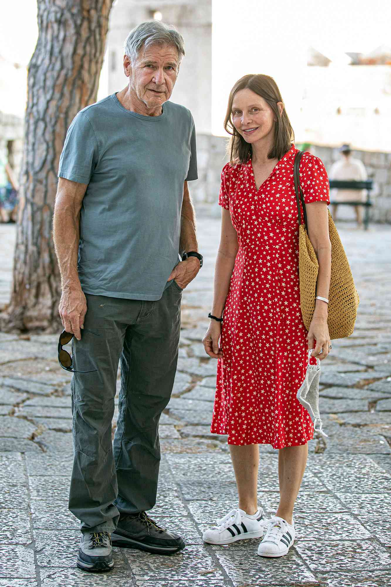 Harrison Ford tritt mit seiner Frau Calista Flockhart nach einer Schulterverletzung am Set in Kroatien aus
