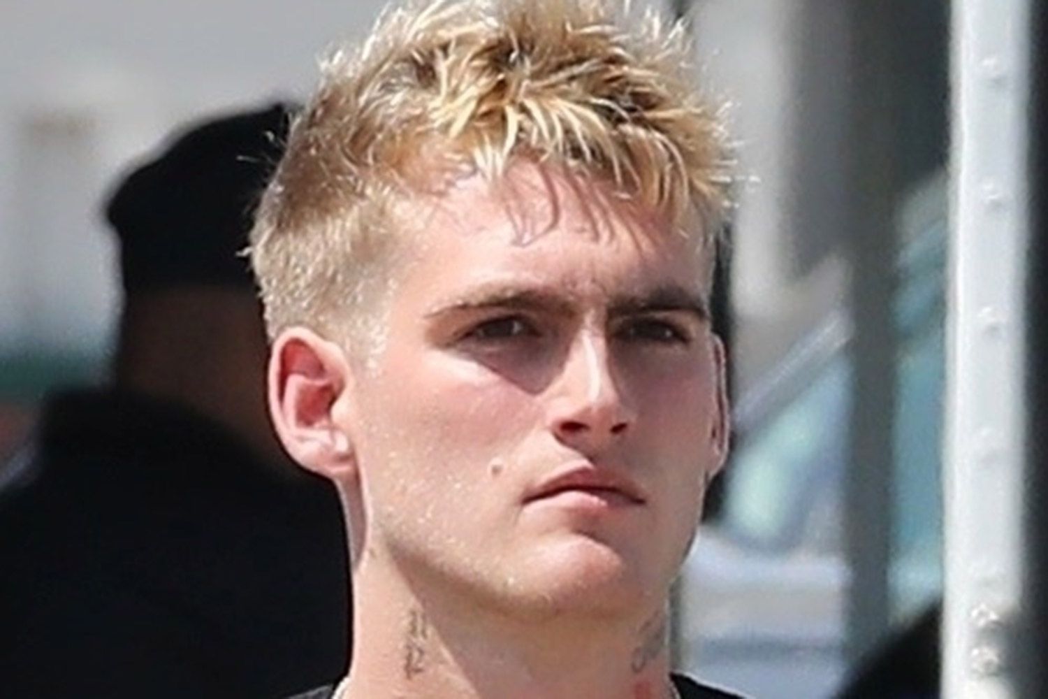 Presley Gerber parece ter removido sua tatuagem no rosto de 'mal entendido' um ano após a estreia do Ink