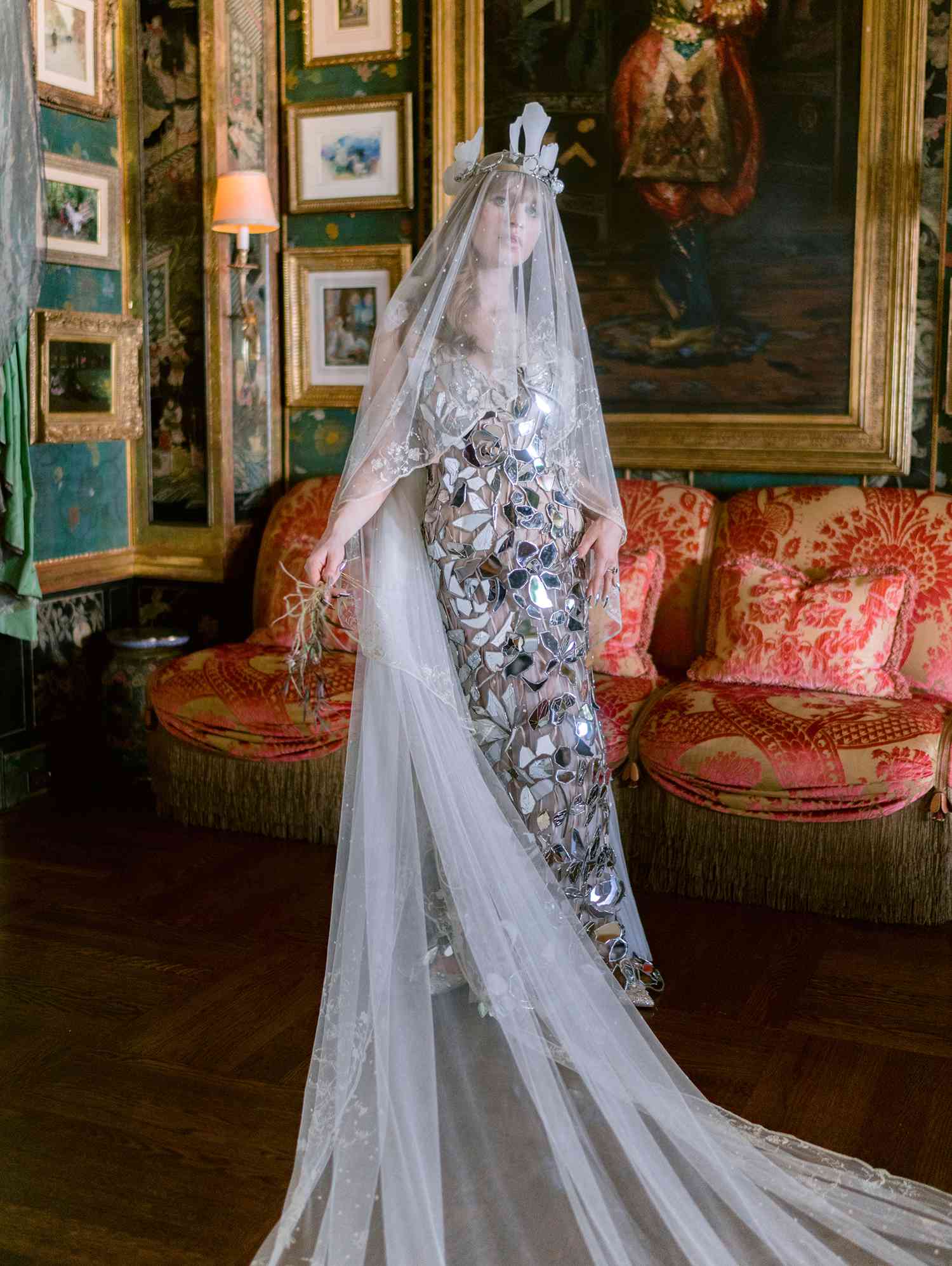 L'héritière Ivy Getty se marie dans une robe de haute couture en verre cassé « incroyablement personnelle »