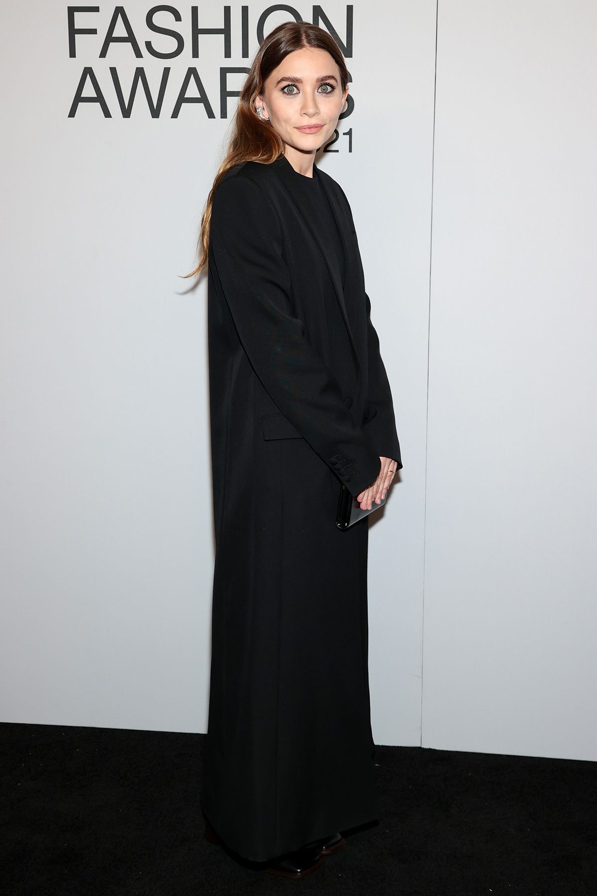 Ashley Olsen hace una rara aparición en la alfombra roja sin su hermana Mary-Kate en los premios CFDA 2021