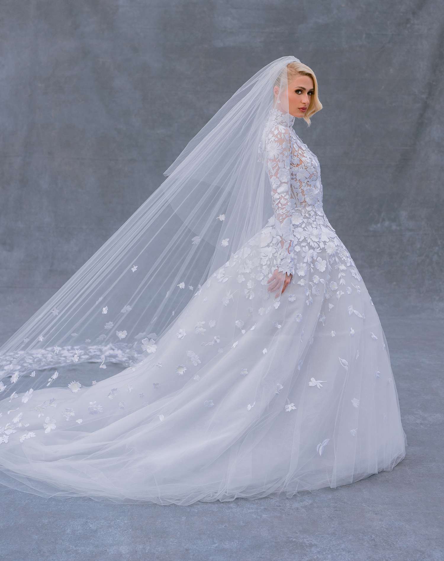 Tous les détails sur la robe de mariée de Paris Hilton (et les changements de tenue) pour les noces de Carter Reum