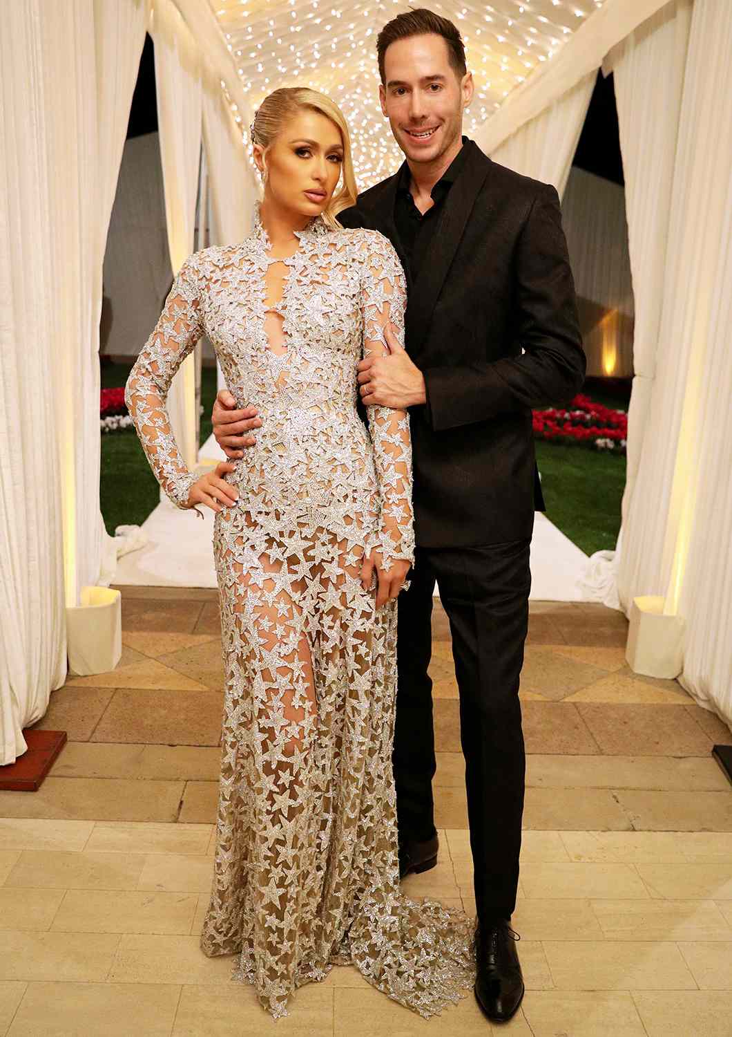 Paris Hilton et son mari Carter Reum s'associent pour une troisième célébration de mariage - Découvrez ses photos de robe de star !