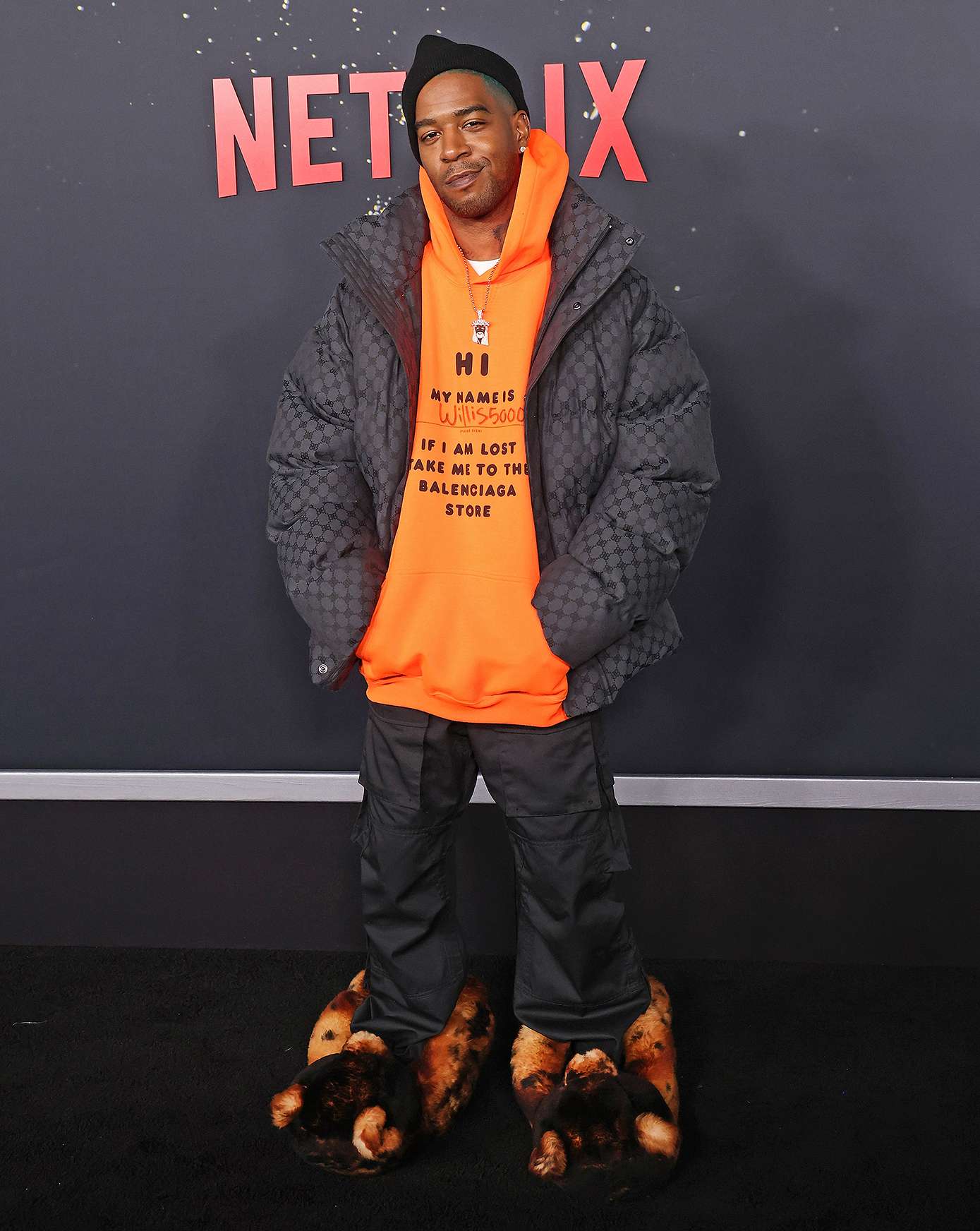 Kid Cudi porte des pantoufles Vetements Teddy Bear à 2 000 $ pour la première sur le tapis rouge de Don't Look Up