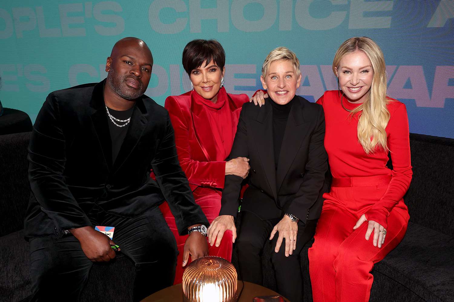 Ellen DeGeneres, Portia de Rossi Match avec Kris Jenner, Corey Gamble aux People's Choice Awards 2021