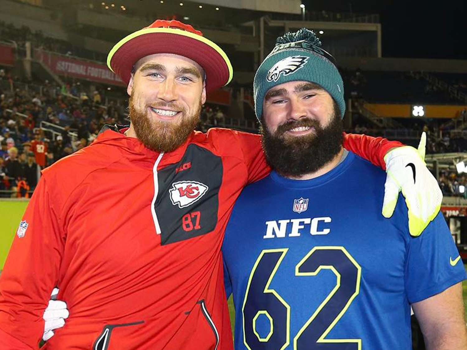 Travis y Jason Kelce emocionados de jugar uno contra el otro en el Super Bowl: 'The Kelce Bowl'