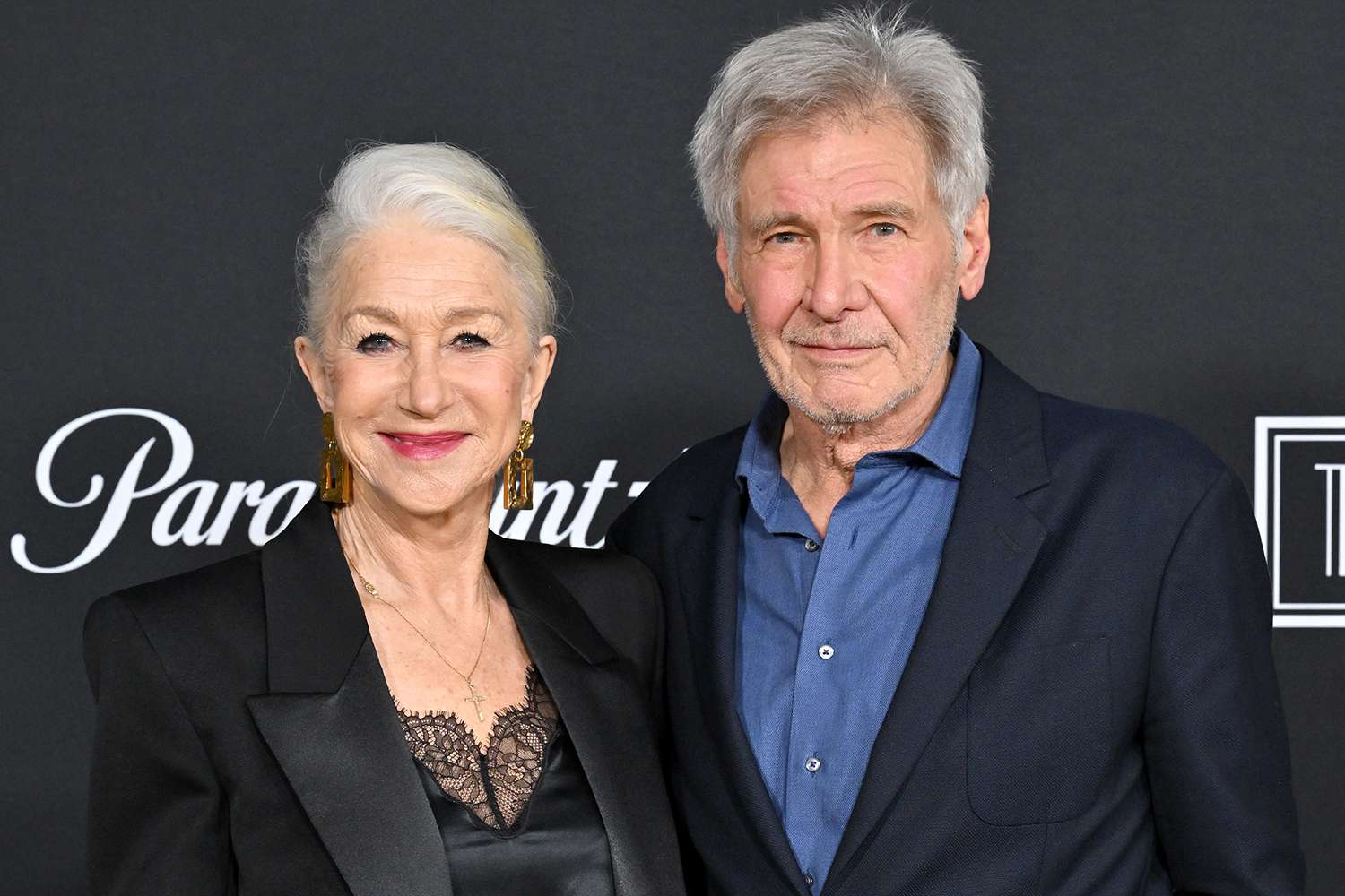 Harrison Ford afferma che la costar di '1923' Helen Mirren è 'ancora sexy' a 77 anni: è 'notevole'