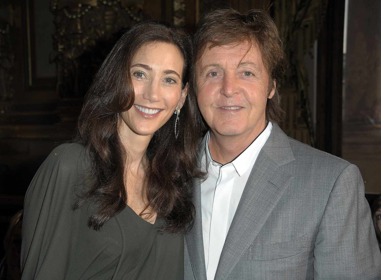 Paul McCartney는 아내 Nancy Shevell과 '로맨틱'합니다. '나는 완전히 발렌타인 데이를 과도하게합니다'