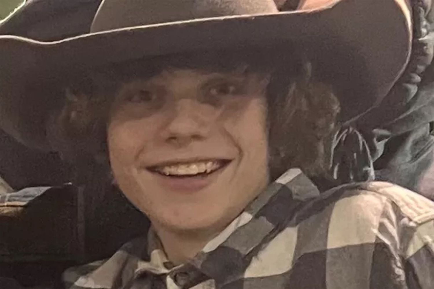 เด็กชายวัย 14 เสียชีวิตที่ North Carolina Rodeo ระหว่างขี่วัวครั้งแรก: 'My Lil Cowboy'
