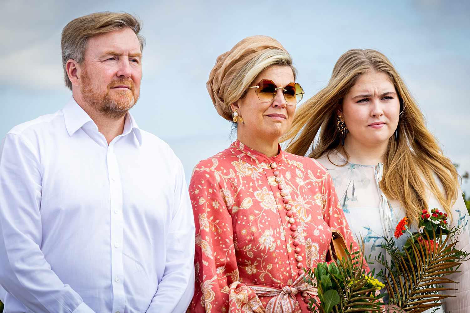 네덜란드 왕실 가족, 케이트 미들턴과 윌리엄 왕자처럼 캐리비안 여행 중 시위에 직면