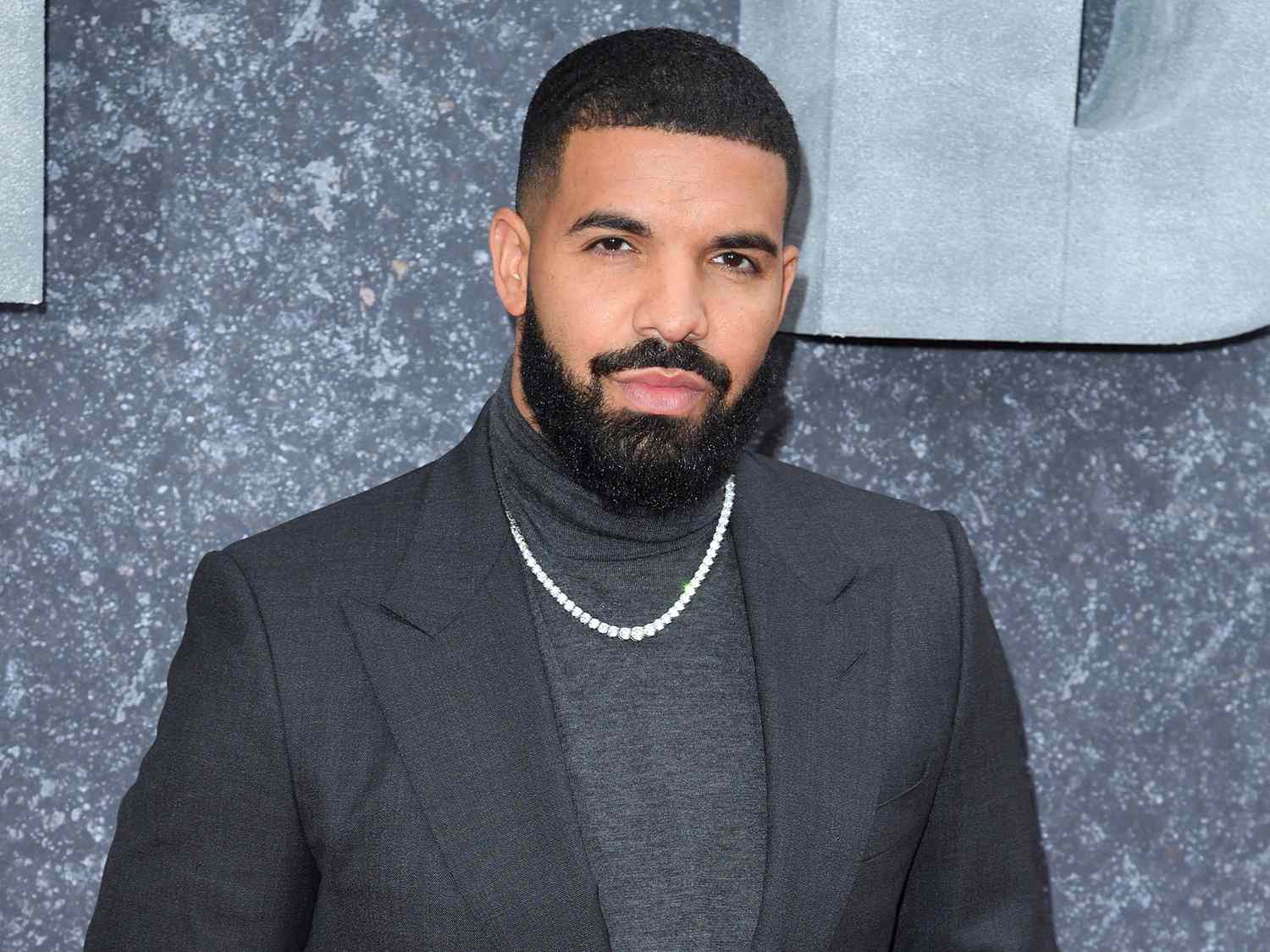Lịch sử hẹn hò của Drake: Từ Rihanna đến Jennifer Lopez